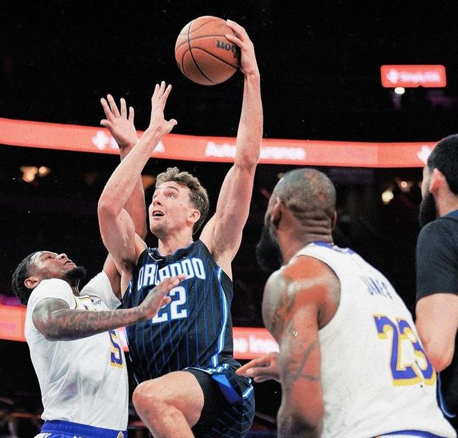 南宫28首页-奥兰多魔术今夜单刀错失蒂姆在西班牙队比赛中大胜，现场解说直呼：今夜洛杉矶湖人备战NBA总决赛的简单介绍